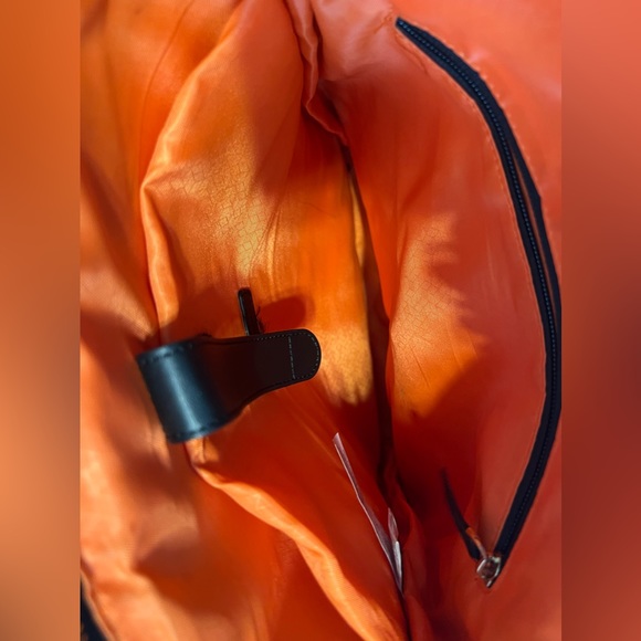 Targus Newport convertible 2 in 1 tote backpack - Picture 3 of 4